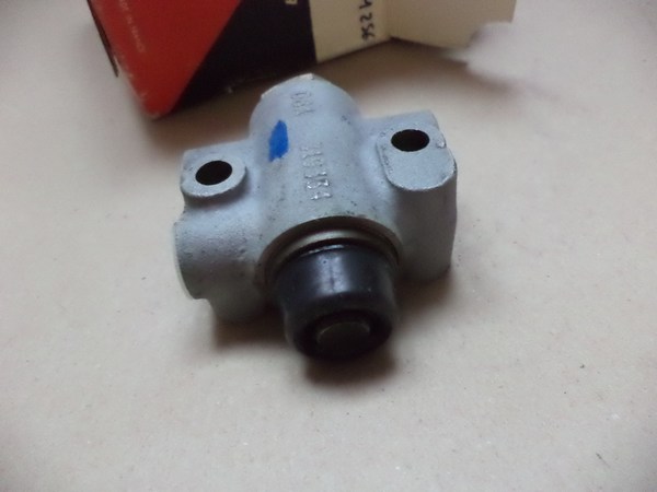 n°cf28 correcteur repartiteur frein peugeot 504 bendix neuf 631256 n°cf28 correcteur repartiteur frein peugeot 504 bendix neuf 631256 DPA86