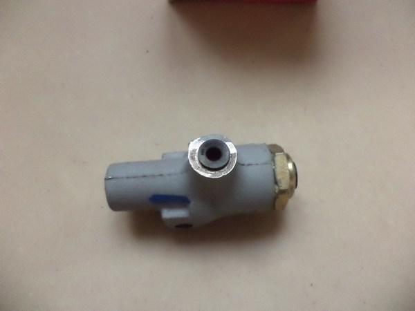 n°cf32 correcteur repartiteur frein renault R4 4L 631211 311211B bendix neuf DPA86