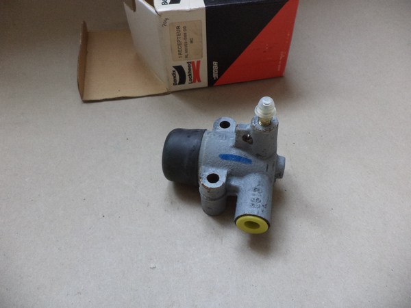 n°cf36 etrier gauche peugeot J7 J9 48 mm bendix 669285 neuf n°cf36 etrier gauche peugeot J7 J9 48 mm bendix 669285 neuf DPA86