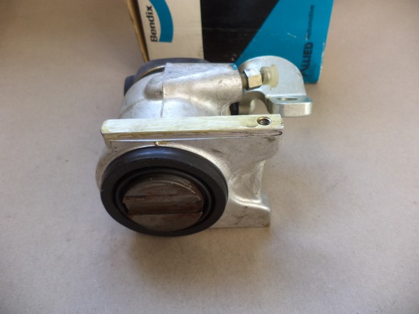 n°cf36 etrier gauche peugeot J7 J9 48 mm bendix 669285 neuf n°cf36 etrier gauche peugeot J7 J9 48 mm bendix 669285 neuf DPA86