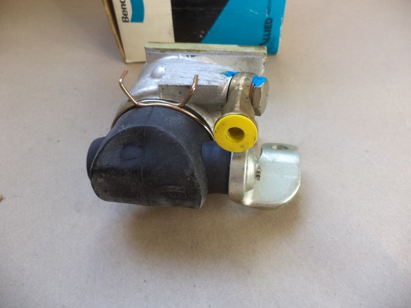 n°cf36 etrier gauche peugeot J7 J9 48 mm bendix 669285 neuf n°cf36 etrier gauche peugeot J7 J9 48 mm bendix 669285 neuf DPA86