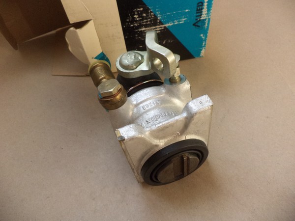 n°cf37 etrier droit peugeot J7 J9 48 mm bendix 669286 neuf n°cf37 etrier droit peugeot J7 J9 48 mm bendix 669286 neuf DPA86