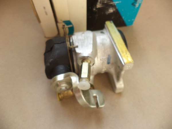 n°cf40 etrier droit peugeot J7 J9 48 mm bendix 669288 neuf n°cf40 etrier droit peugeot J7 J9 48 mm bendix 669288 neuf DPA86
