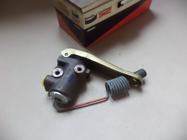 n°cf48 recepteur embrayage Peugeot 404 504 J7 J9 murena 651503 bendix neuf n°cf48 recepteur embrayage Peugeot 404 504 J7 J9 murena 651503 bendix neuf DPA86