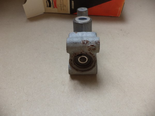 n°cf46 maitre cylindre CITROEN 2CV Dyane Mehari 20.6 mm bendix 611337 neuf DPA86