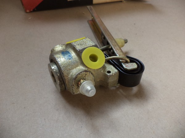 n°cf47 correcteur repartiteur Renault R30 TS R30 TX bendix 631351 neuf DPA86