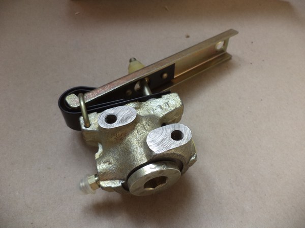 n°cf47 correcteur repartiteur Renault R30 TS R30 TX bendix 631351 neuf DPA86