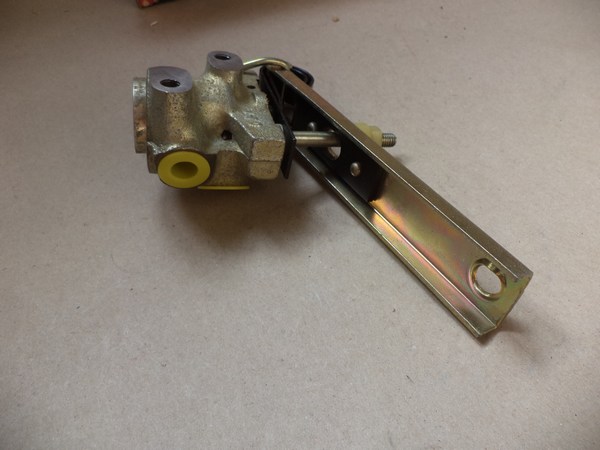 n°cf47 correcteur repartiteur Renault R30 TS R30 TX bendix 631351 neuf DPA86