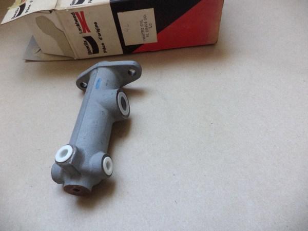 n°cf6 maitre cylindre renault R4 fourgonnette R5 R6 613387 bendix neuf DPA86