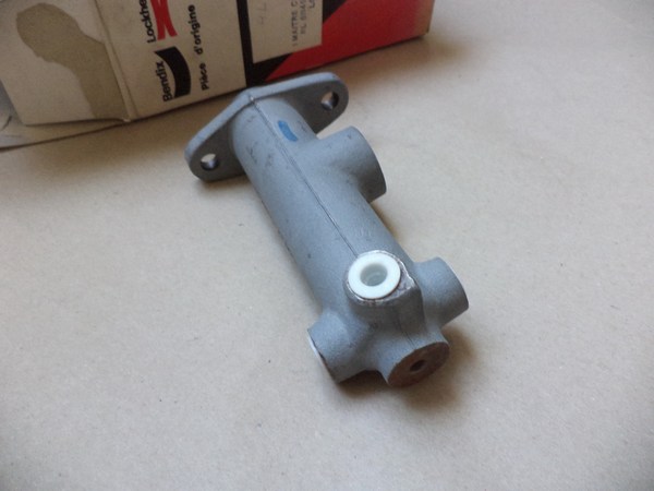 n°cf5 maitre cylindre renault R4 F4 R5 R6 bendix 611455 neuf DPA86
