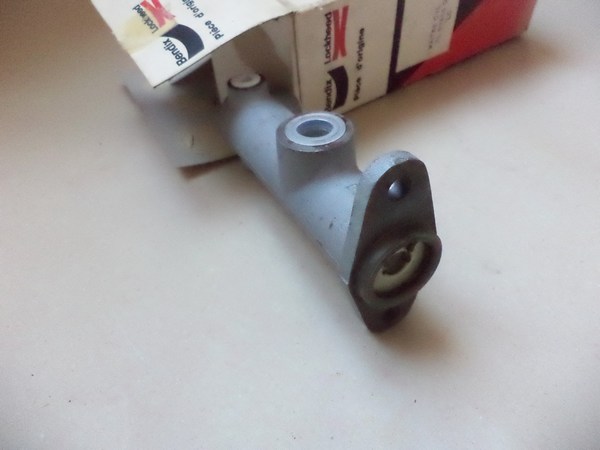 n°cf5 maitre cylindre renault R4 F4 R5 R6 bendix 611455 neuf DPA86