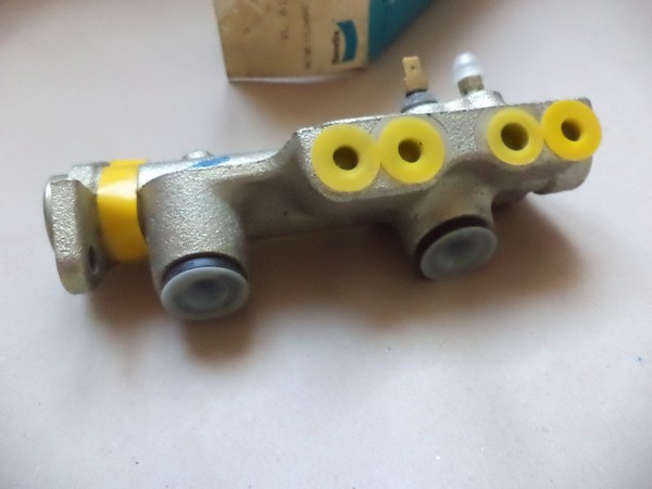 n°cf6 maitre cylindre renault R4 fourgonnette R5 R6 613387 bendix neuf DPA86