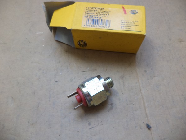 n°mc17 Contacteur de feux stop mercedes 0317 0344400009 bosch neuf DPA86