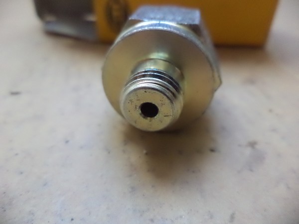 n°he611 Pressostat hydraulique de frein mercedes poids lourd HELLA 6ZF358169011 neuf DPA86