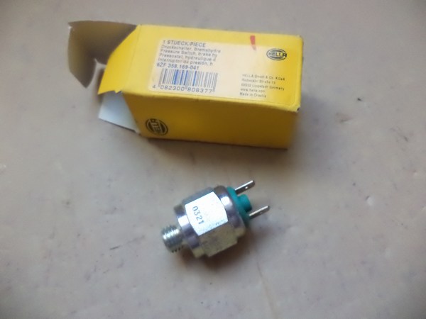 n°he611 Pressostat hydraulique de frein mercedes poids lourd HELLA 6ZF358169011 neuf DPA86