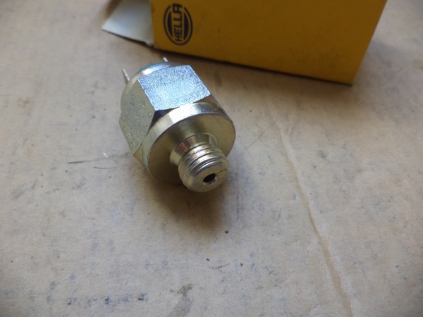 n°he615 Pressostat hydraulique des freins poids lourd volvo man setra 6zf358169041 hella neuf DPA86