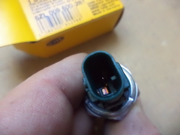 n°he618 Capteur de pression d&rsquo;huile AUDI a1 a3 a4 a5 a6 TT q2 q3 q5 q7 q8 6zl009600281 hella neuf DPA86