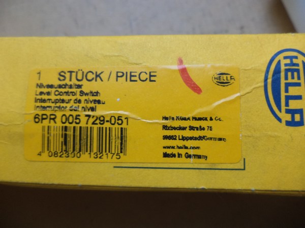 n°he625  Capteur niveau lave glace Mercedes W124  W140 C140 R129 Neuf Hella 6pr005729051 DPA86
