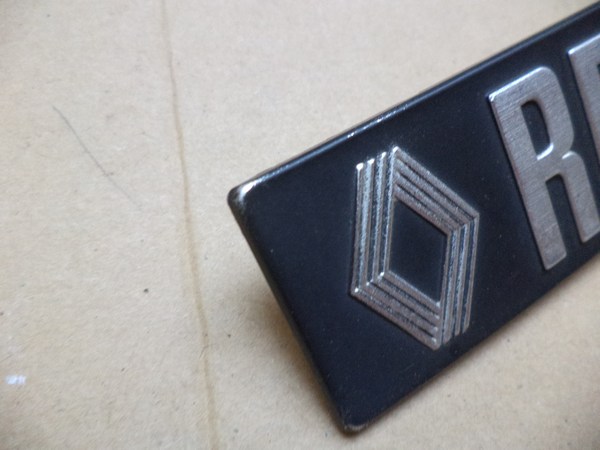 n°mc21 insigne coffre renault R5 TL alu occasion DPA86