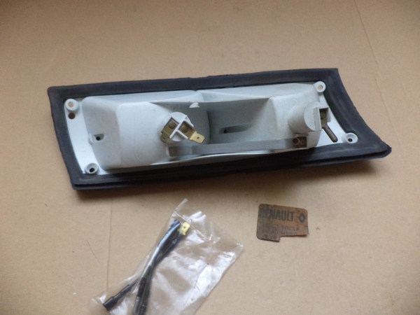 n°mc24 platine feu renault R5 cibie 8076 G neuve origine DPA86