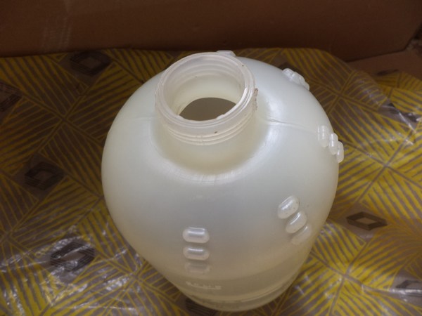 n°mc38 vase expansion renault r4 r5 r6 r12 r18 7701460422 origine neuf DPA86