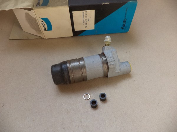 n°cf48 recepteur embrayage Peugeot 404 504 J7 J9 murena 651503 bendix neuf n°cf48 recepteur embrayage Peugeot 404 504 J7 J9 murena 651503 bendix neuf DPA86
