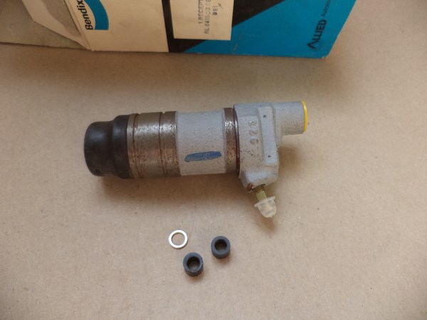 n°cf48 recepteur embrayage Peugeot 404 504 J7 J9 murena 651503 bendix neuf n°cf48 recepteur embrayage Peugeot 404 504 J7 J9 murena 651503 bendix neuf DPA86
