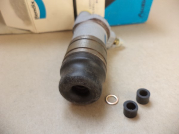 n°cf48 recepteur embrayage Peugeot 404 504 J7 J9 murena 651503 bendix neuf n°cf48 recepteur embrayage Peugeot 404 504 J7 J9 murena 651503 bendix neuf DPA86