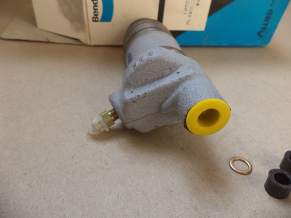 n°cf48 recepteur embrayage Peugeot 404 504 J7 J9 murena 651503 bendix neuf n°cf48 recepteur embrayage Peugeot 404 504 J7 J9 murena 651503 bendix neuf DPA86