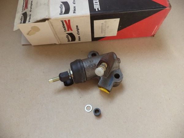 n°cf48 recepteur embrayage Peugeot 404 504 J7 J9 murena 651503 bendix neuf n°cf48 recepteur embrayage Peugeot 404 504 J7 J9 murena 651503 bendix neuf DPA86