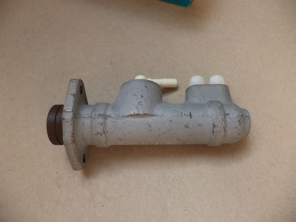n°cf50 maitre cylindre SIMCA 1301 1501 bendix 611352 neuf n°cf50 maitre cylindre SIMCA 1301 1501 bendix 611352 neuf DPA86
