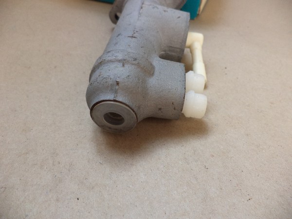 n°cf50 maitre cylindre SIMCA 1301 1501 bendix 611352 neuf n°cf50 maitre cylindre SIMCA 1301 1501 bendix 611352 neuf DPA86