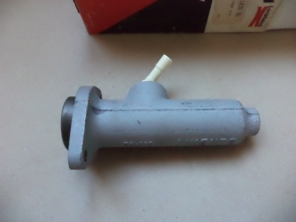 n°cf55 maitre cylindre Peugeot J7 bendix 611435 neuf 460147 simple circuit n°cf55 maitre cylindre Peugeot J7 bendix 611435 neuf 460147 simple circuit DPA86