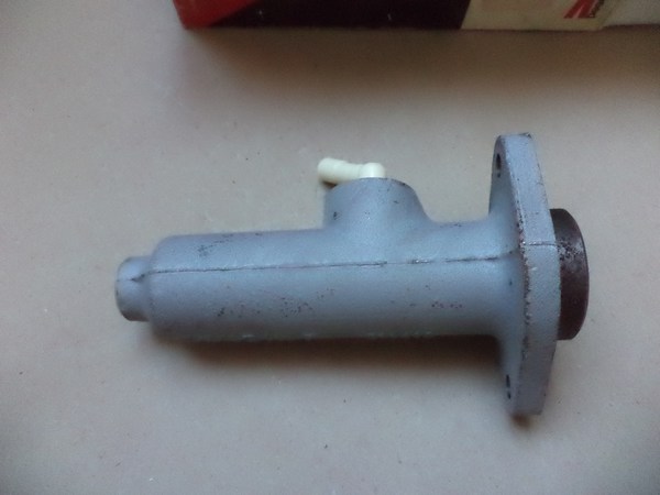 n°cf55 maitre cylindre Peugeot J7 bendix 611435 neuf 460147 simple circuit n°cf55 maitre cylindre Peugeot J7 bendix 611435 neuf 460147 simple circuit DPA86