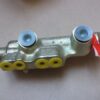 n°cf56 maitre cylindre Renault R4 R5 1.1 bendix 613521 neuf double circuit n°cf56 maitre cylindre Renault R4 R5 1.1 bendix 613521 neuf double circuit DPA86