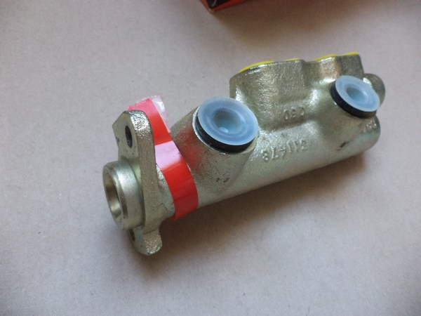 n°cf56 maitre cylindre Renault R4 R5 1.1 bendix 613521 neuf double circuit n°cf56 maitre cylindre Renault R4 R5 1.1 bendix 613521 neuf double circuit DPA86