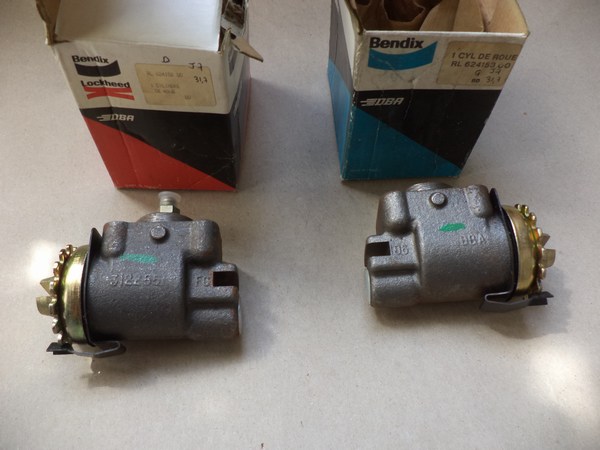 n°cf60 2x cylindre roue avant Peugeot 404 504 bendix 624109 neuf n°cf60 2x cylindre roue avant Peugeot 404 504 bendix 624109 neuf DPA86