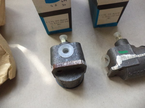n°cf60 2x cylindre roue avant Peugeot 404 504 bendix 624109 neuf n°cf60 2x cylindre roue avant Peugeot 404 504 bendix 624109 neuf DPA86