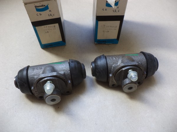 n°cf70 2x cylindre roue citroen Citroen visa GTI bendix 621839 neuf 211839B n°cf70 2x cylindre roue citroen Citroen visa GTI bendix 621839 neuf 211839B DPA86