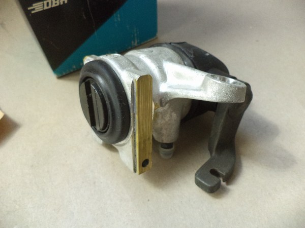n°cf72 etrier gauche Renault R30 R25 R18 fuego espace bendix 669217 neuf DPA86