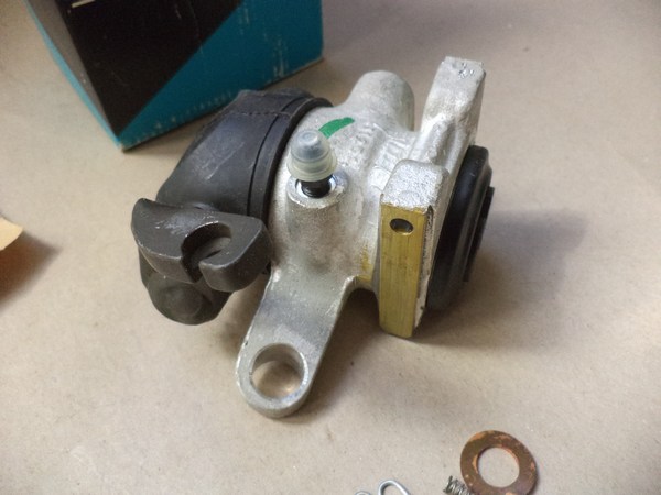 n°cf72 etrier gauche Renault R30 R25 R18 fuego espace bendix 669217 neuf DPA86