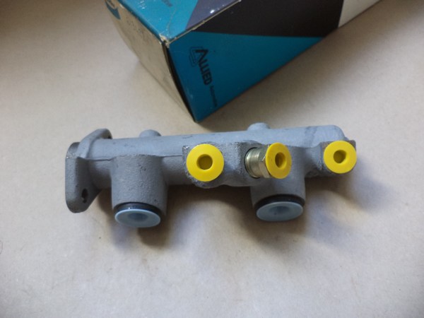 n°cf74 maitre cylindre Renault R4 R4 fourgonnette bendix 613422 neuf DPA86