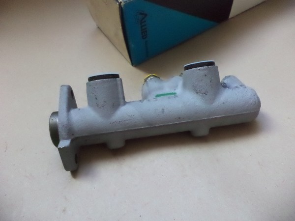 n°cf74 maitre cylindre Renault R4 R4 fourgonnette bendix 613422 neuf DPA86