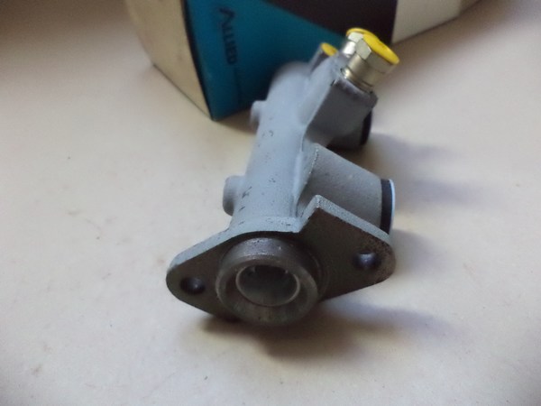 n°cf74 maitre cylindre Renault R4 R4 fourgonnette bendix 613422 neuf DPA86
