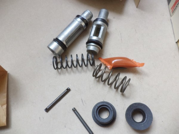 n°cf92 contacteur feu stop Renault 4CV 681010 bendix neuf DPA86