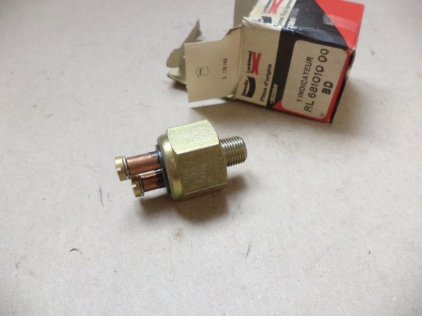 n°cf93 contacteur feu stop Renault dauphine fregate 403 404 D4A dyna PL17 681012 bendix neuf n°cf93 contacteur feu stop Renault dauphine fregate 403 404 D4A dyna PL17 681012 bendix neuf DPA86