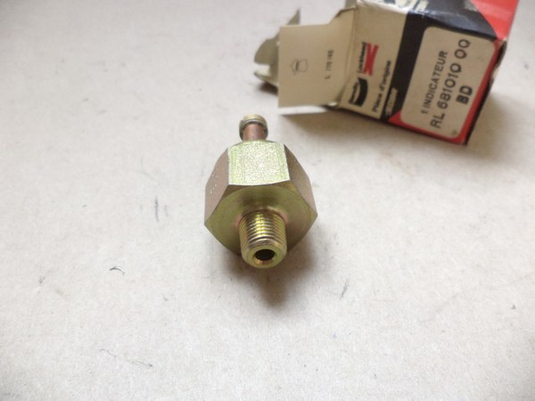 n°cf92 contacteur feu stop Renault 4CV 681010 bendix neuf DPA86