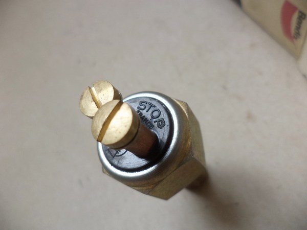 n°cf93 contacteur feu stop Renault dauphine fregate 403 404 D4A dyna PL17 681012 bendix neuf n°cf93 contacteur feu stop Renault dauphine fregate 403 404 D4A dyna PL17 681012 bendix neuf DPA86