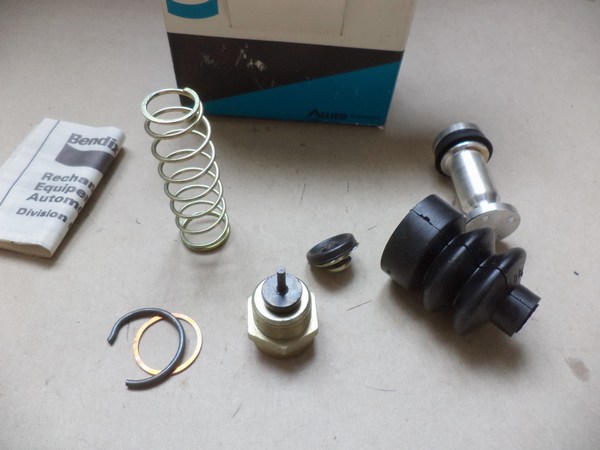 n°cf96 lot etrier Renault R18 bendix 48 mm 669153 669154 neuf DPA86
