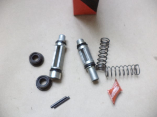 n°cf99 kit reparation maitre cylindre Peugeot 504 20.6 mm bendix 552281 neuf n°cf99 kit reparation maitre cylindre Peugeot 504 20.6 mm bendix 552281 neuf DPA86